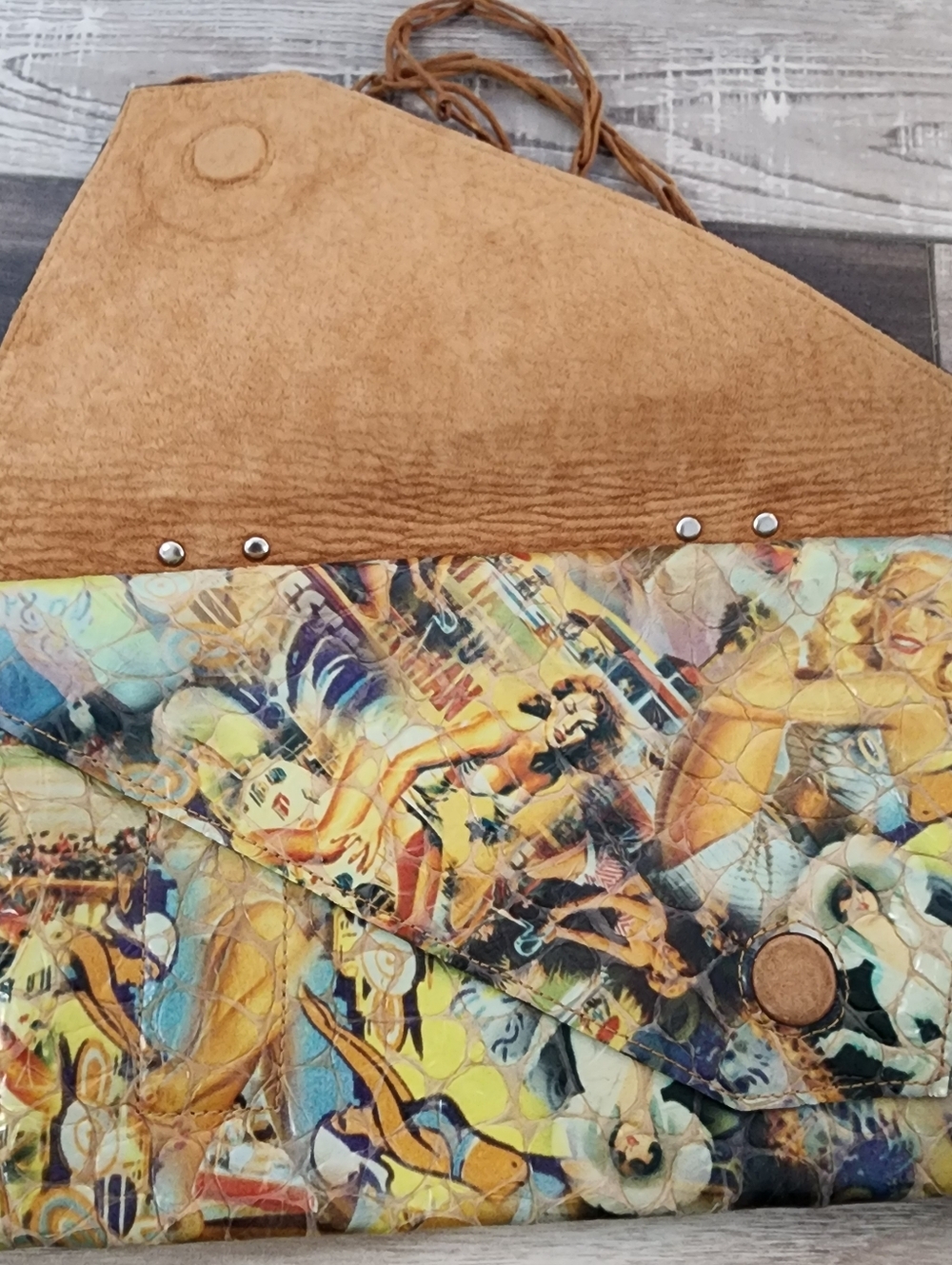 Esther Boken Vintage Embossed 'Bathing Beauty' Printed Leather Crossbody Bag - Picture 4 of 11